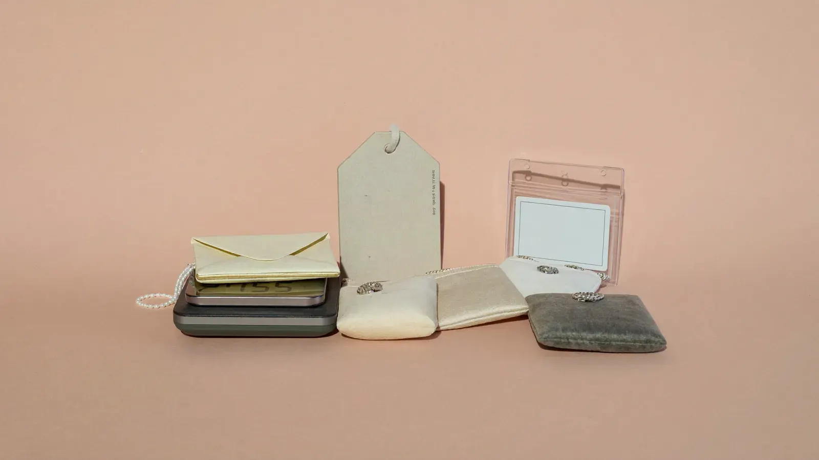 The kit for The July 2026 USPS under-1-lb change for sellers, laid out on a plain background