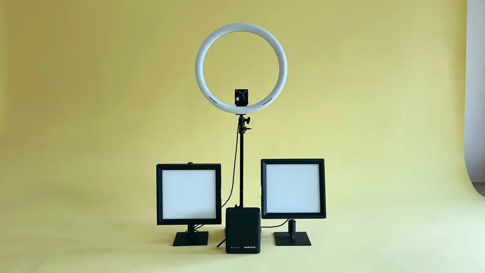 The kit for Best ring light and lighting for Whatnot shows, laid out on a plain background